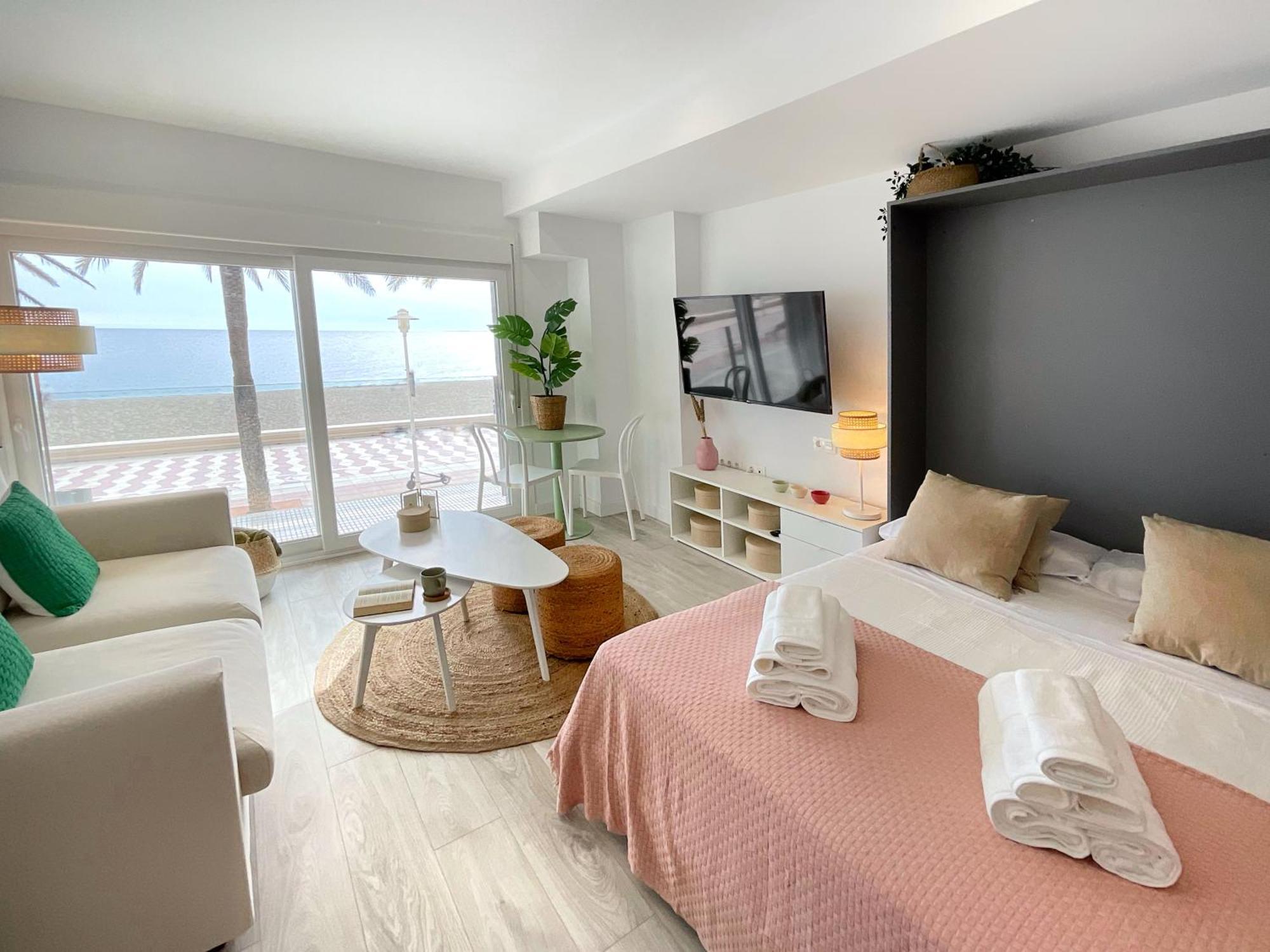 Cs7 Kaleria Suites Almería Eksteriør bilde